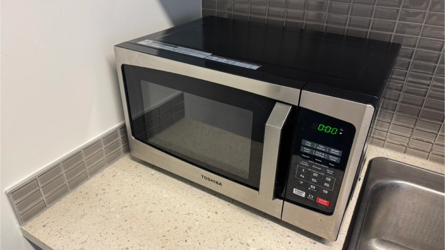 Toshiba New Microwave Oven - photo 2