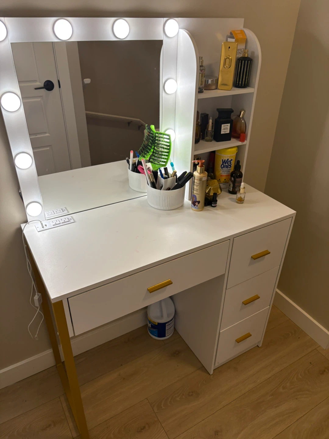 Vanity Table with Lighted Mirror