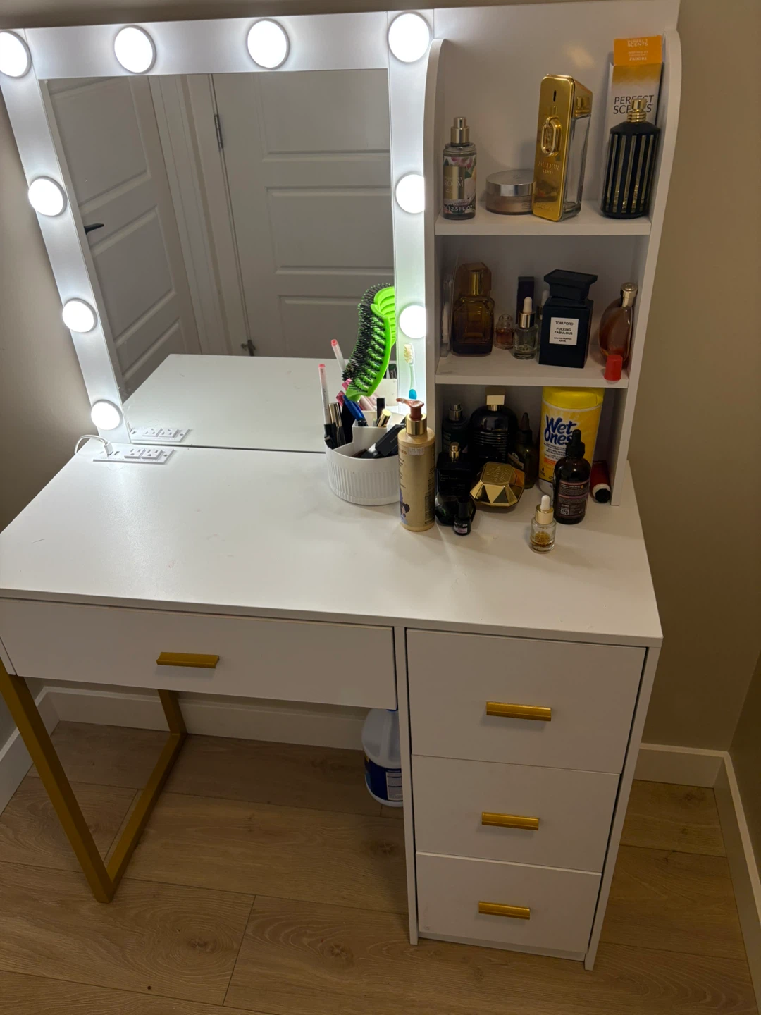 Vanity Table with Lighted Mirror - photo 2