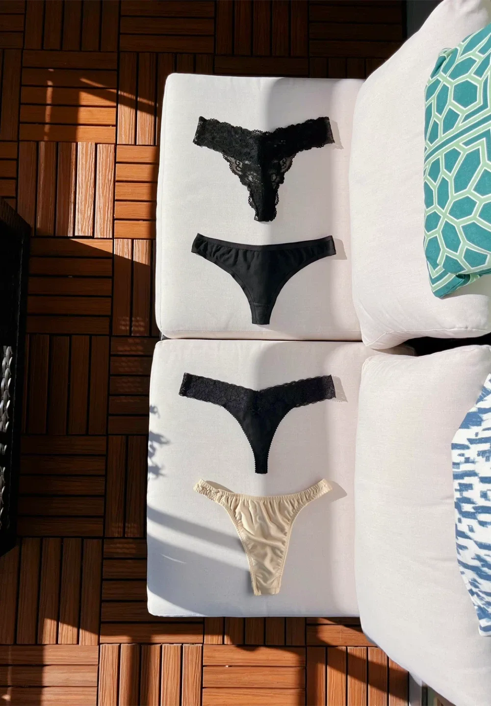 Lot of thongs-Size M thumbnail