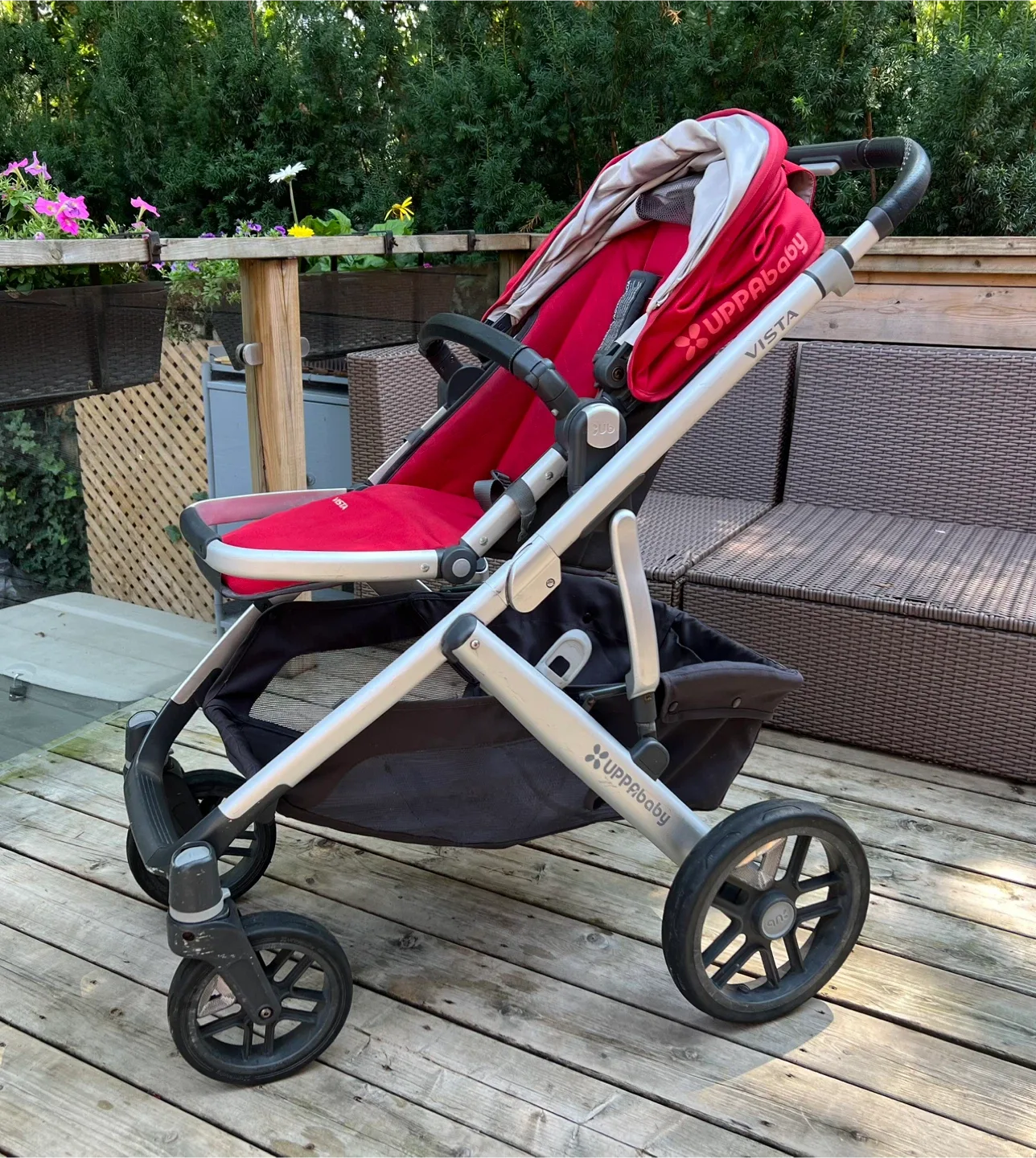 2018 UPPAbaby Vista Stroller & bassinet in Denny Red + extras image indicator(2)