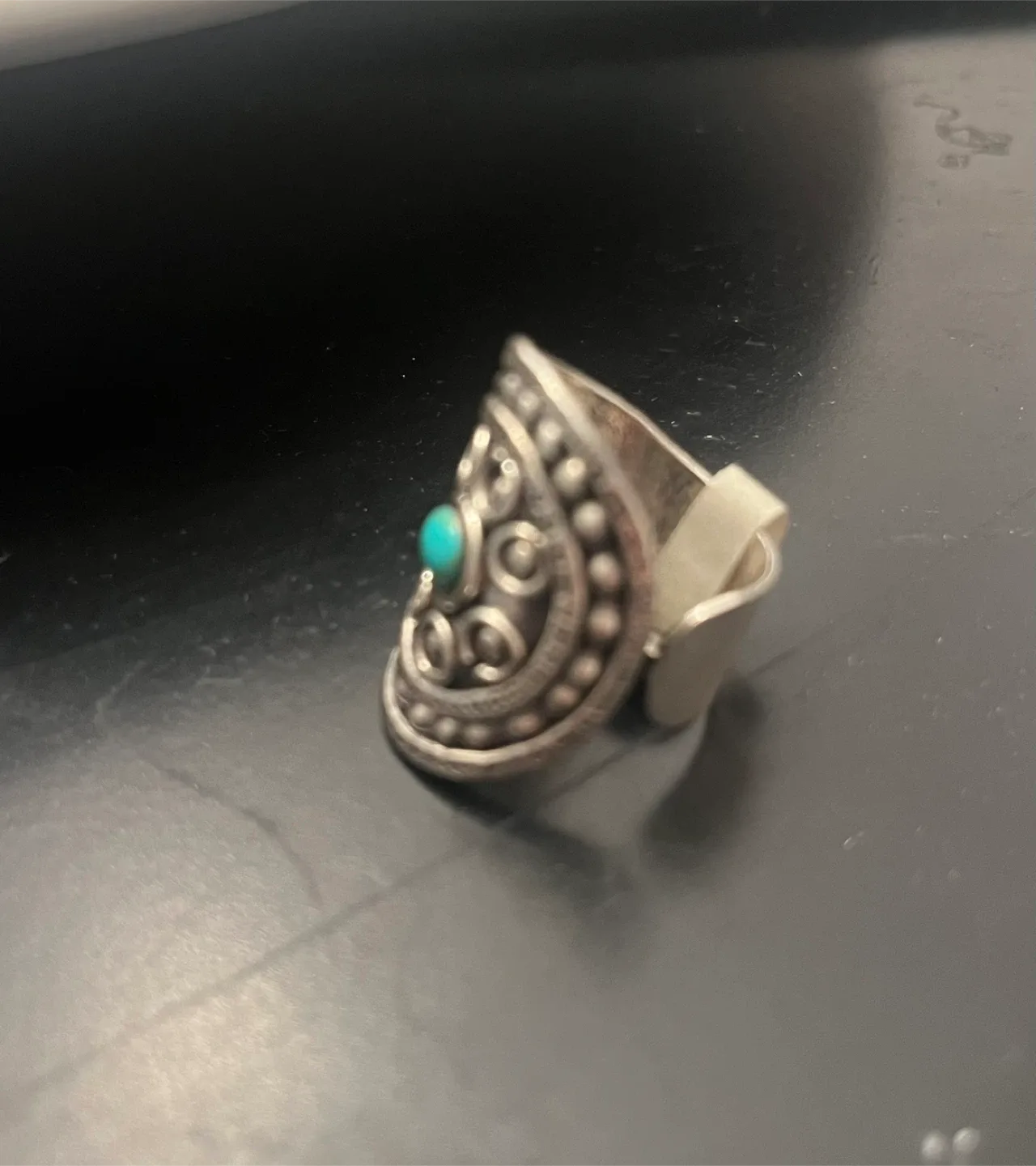 Large detailed ring with turquoise stone (stamped 925) image indicator(2)