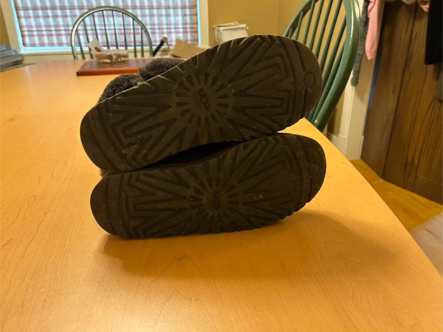 Ugg boots Size 9 Ugg Boots pick up after November 26 image indicator(4)