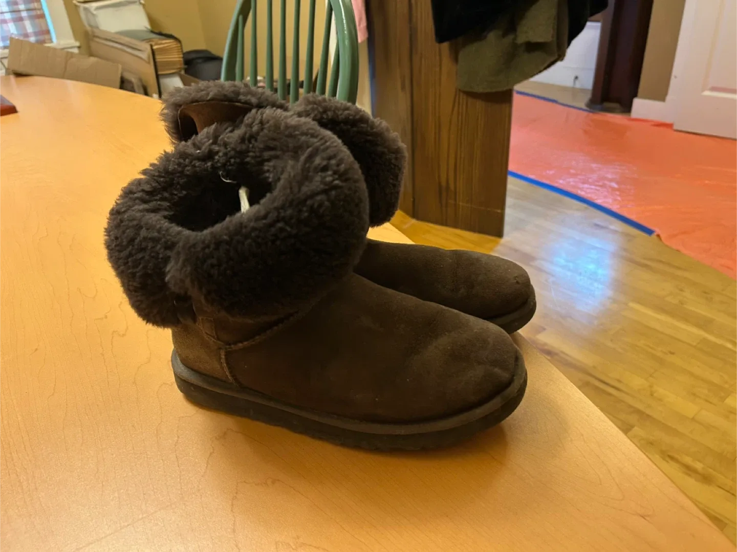 Ugg boots Size 9 Ugg Boots pick up after November 26 image indicator(5)