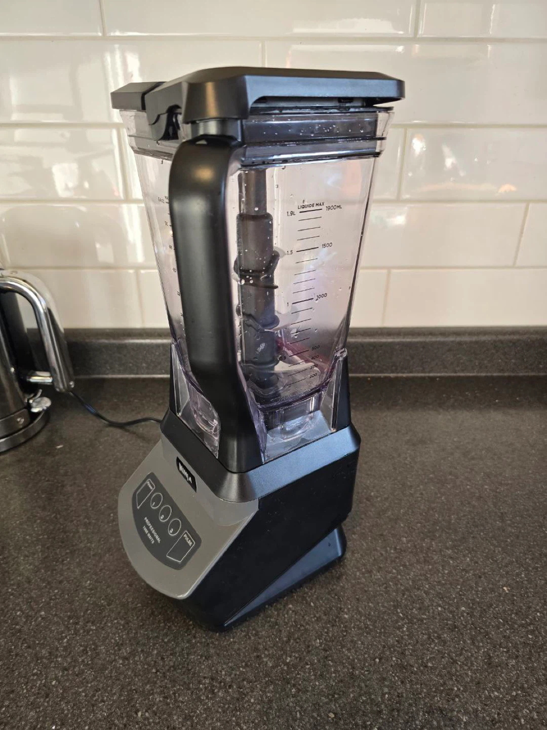 Ninja Professional 1000 Watts Blender - photo 2