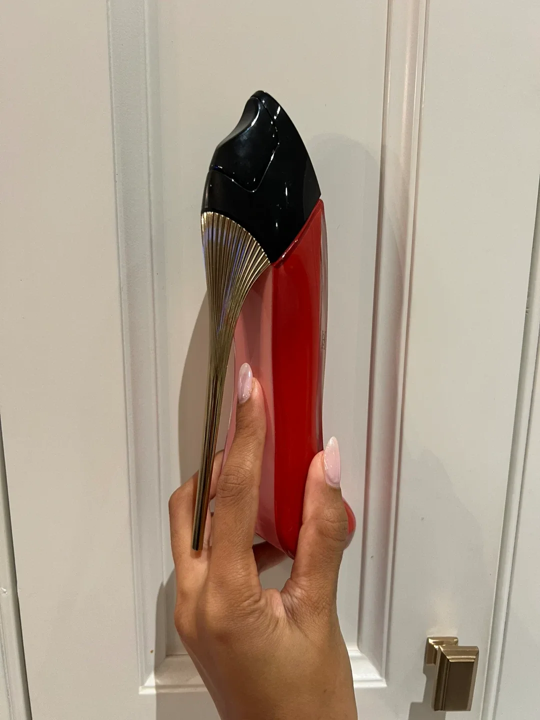 Carolina Herrera Very Good Girl Eau de Parfum (80ml) image indicator(4)