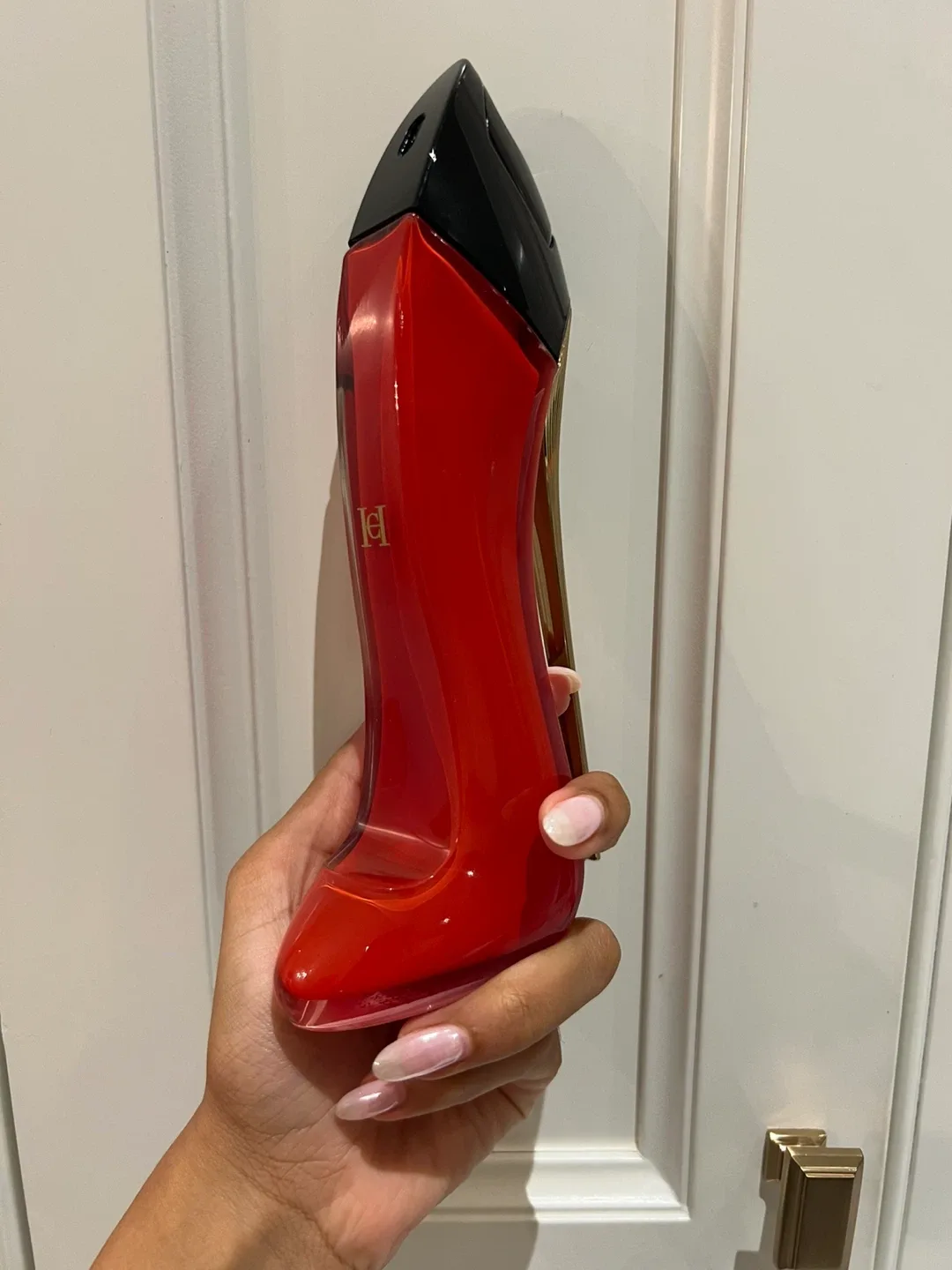 Carolina Herrera Very Good Girl Eau de Parfum (80ml) image indicator(2)