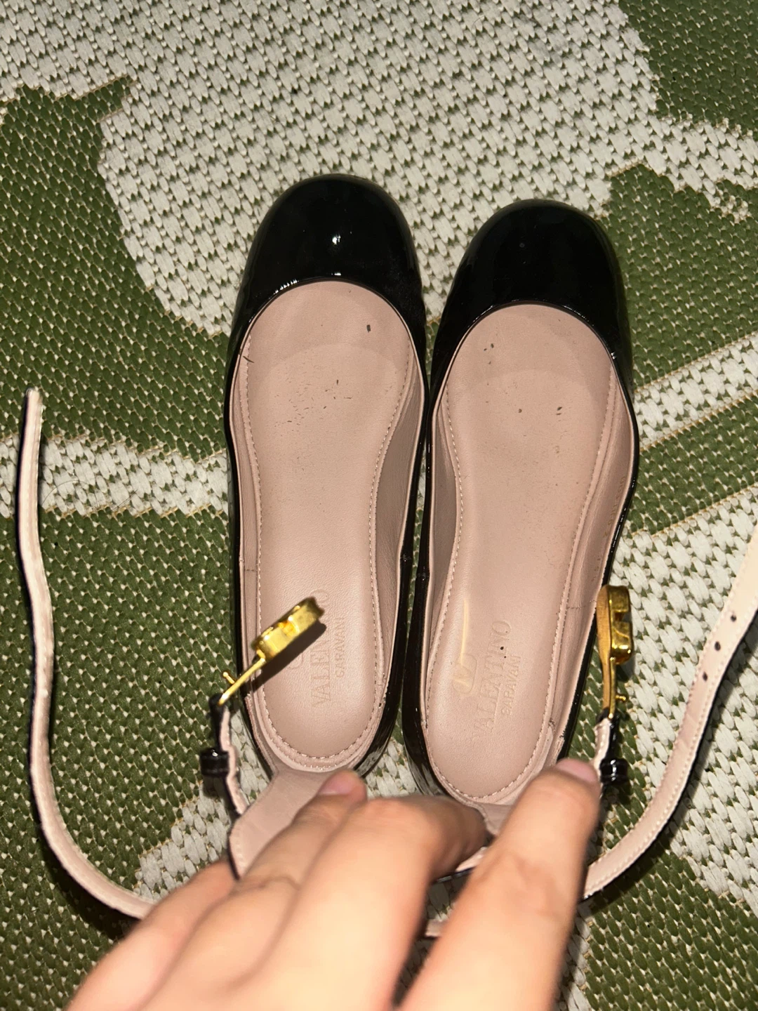 Valentino Garavani Black Patent Leather Flats - Size 35.5 - photo 3