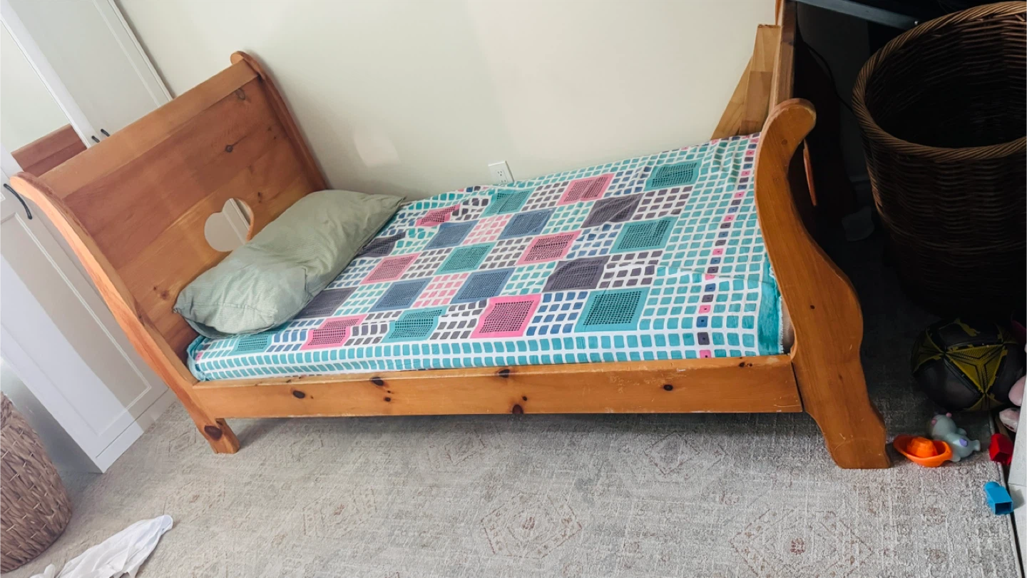 Wooden Sleigh Toddler Bed with a mattress - photo 2