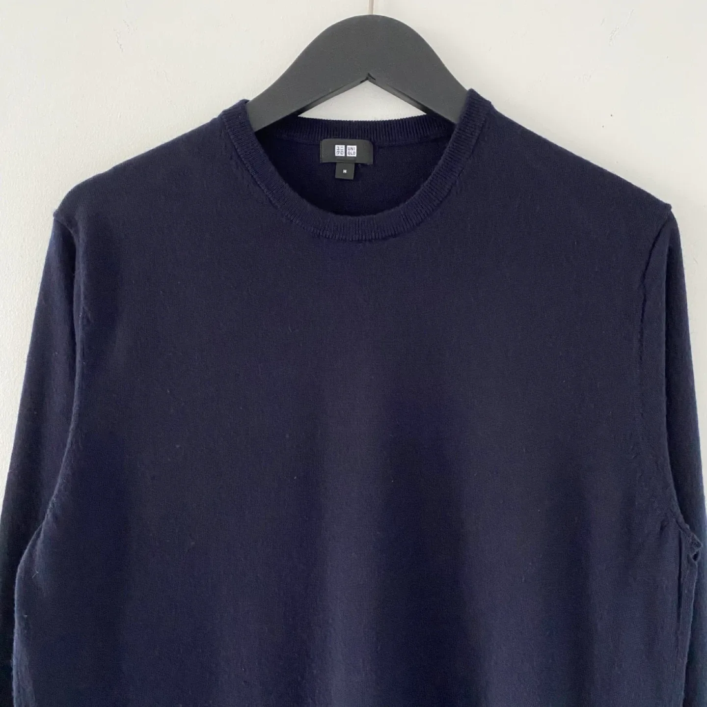 Uniqlo Classic 100% Merino Wool Crewneck Sweater image indicator(3)