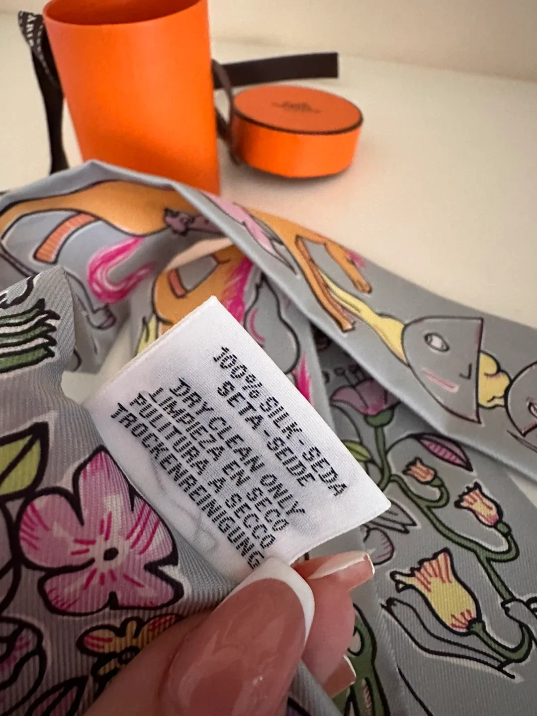 Authentic brand new Hermes silk twilly image indicator(3)