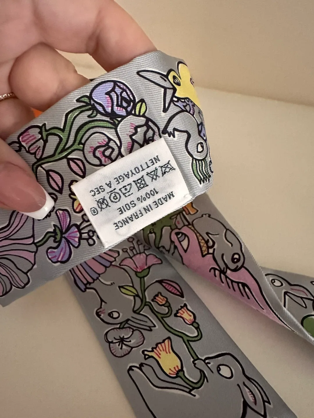 Authentic brand new Hermes silk twilly image indicator(5)