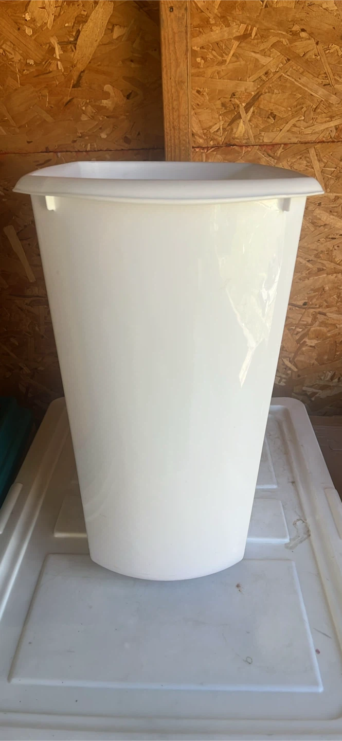 Sterilite 1052, 5.5 Gallon, Rectangular Wastebasket in White 🥕 - photo 4