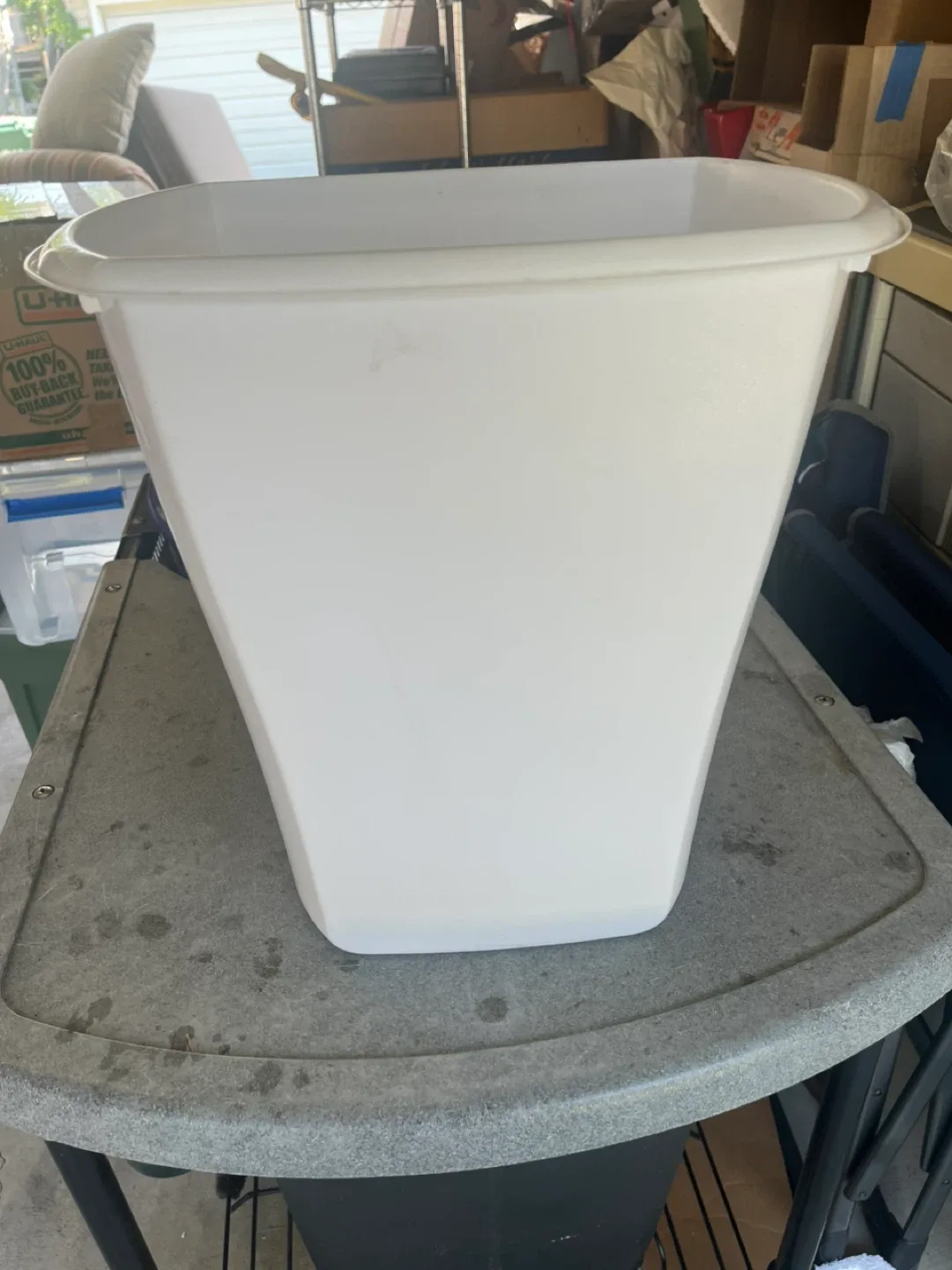 Sterilite 1052, 5.5 Gallon, Rectangular Wastebasket in White 🥕