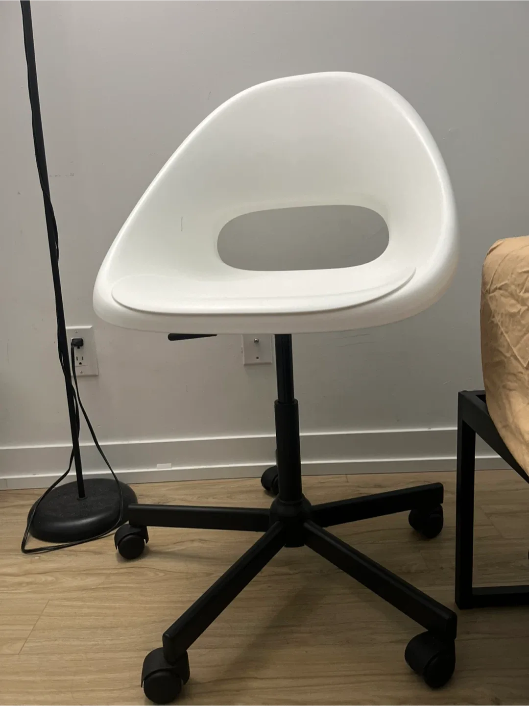 IKEA White Office Chair thumbnail
