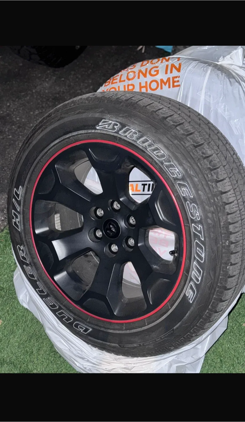 Dodge Ram 1500 OEM Bridgestone Dueler H/L Tires image indicator(5)