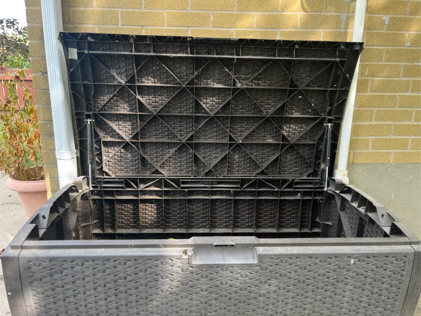 Brown Outdoor Storage Deck Box image indicator(2)