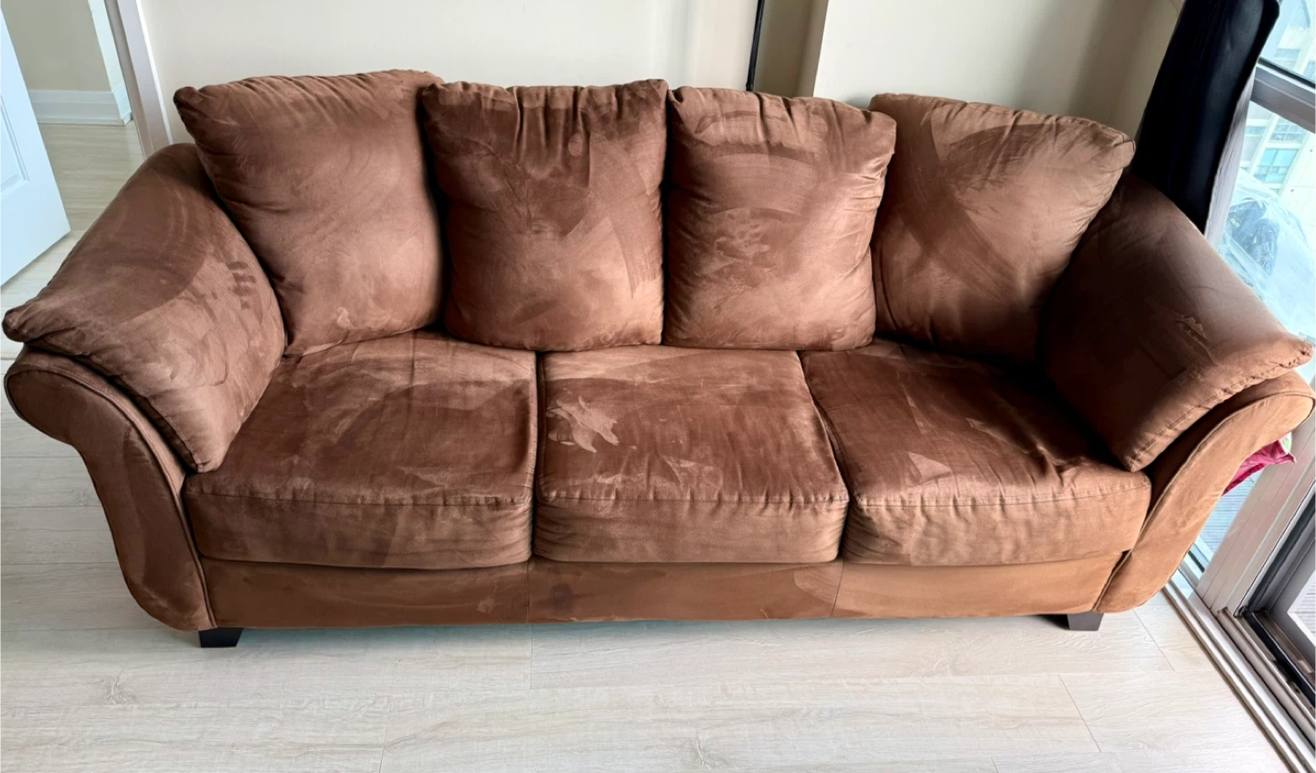 Couch Sofa Leon’s 3 Seater - Canadian made - photo 3