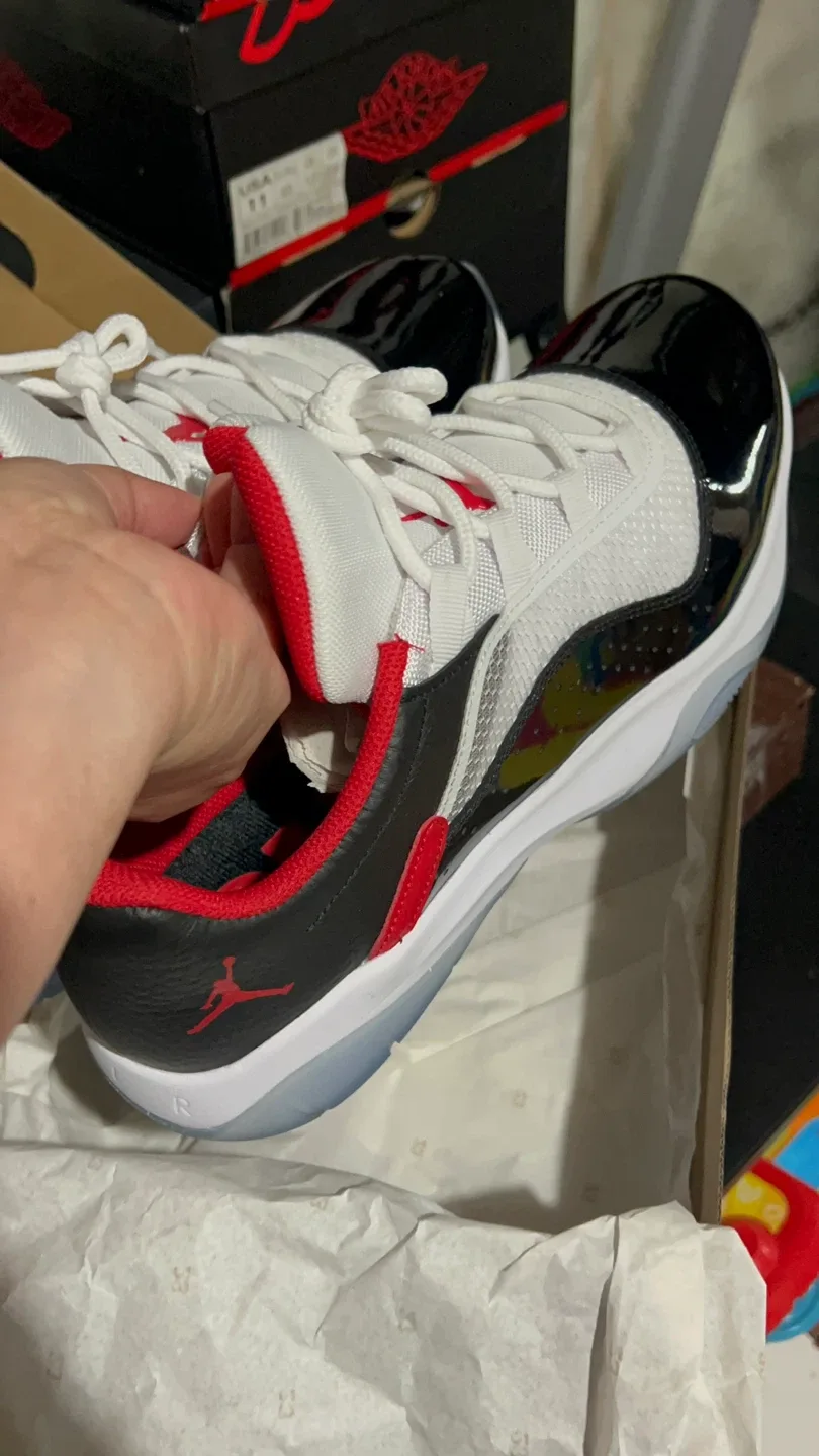 Air Jordan 11 CMFT Low White/Black Size 11 thumbnail