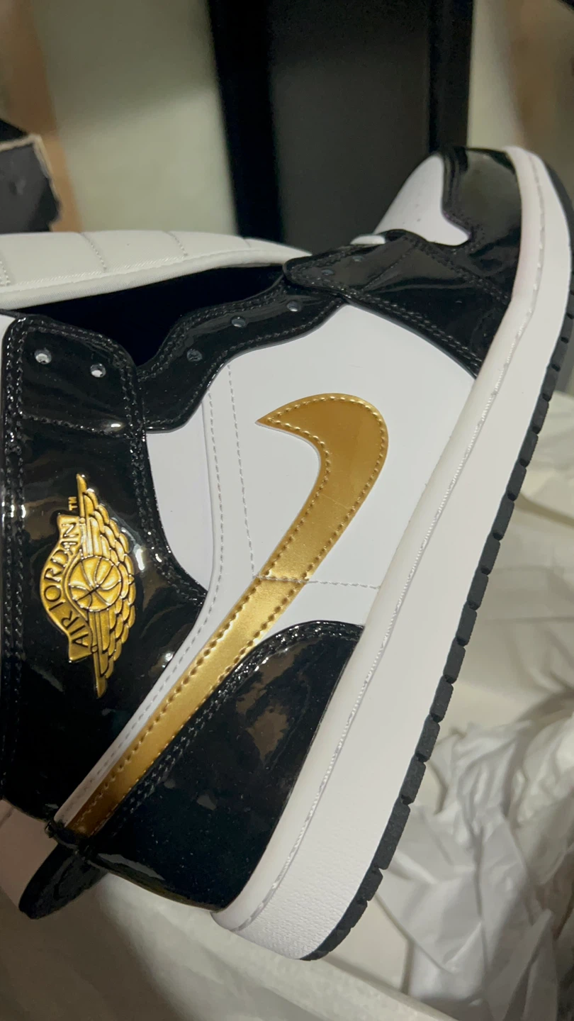 Air Jordan 1 Mid SE Black/Gold/White Size 11.5 - photo 4
