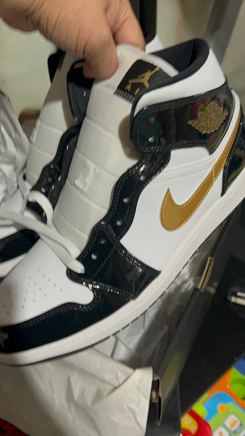 Air Jordan 1 Mid SE Black/Gold/White Size 11.5 - photo 2