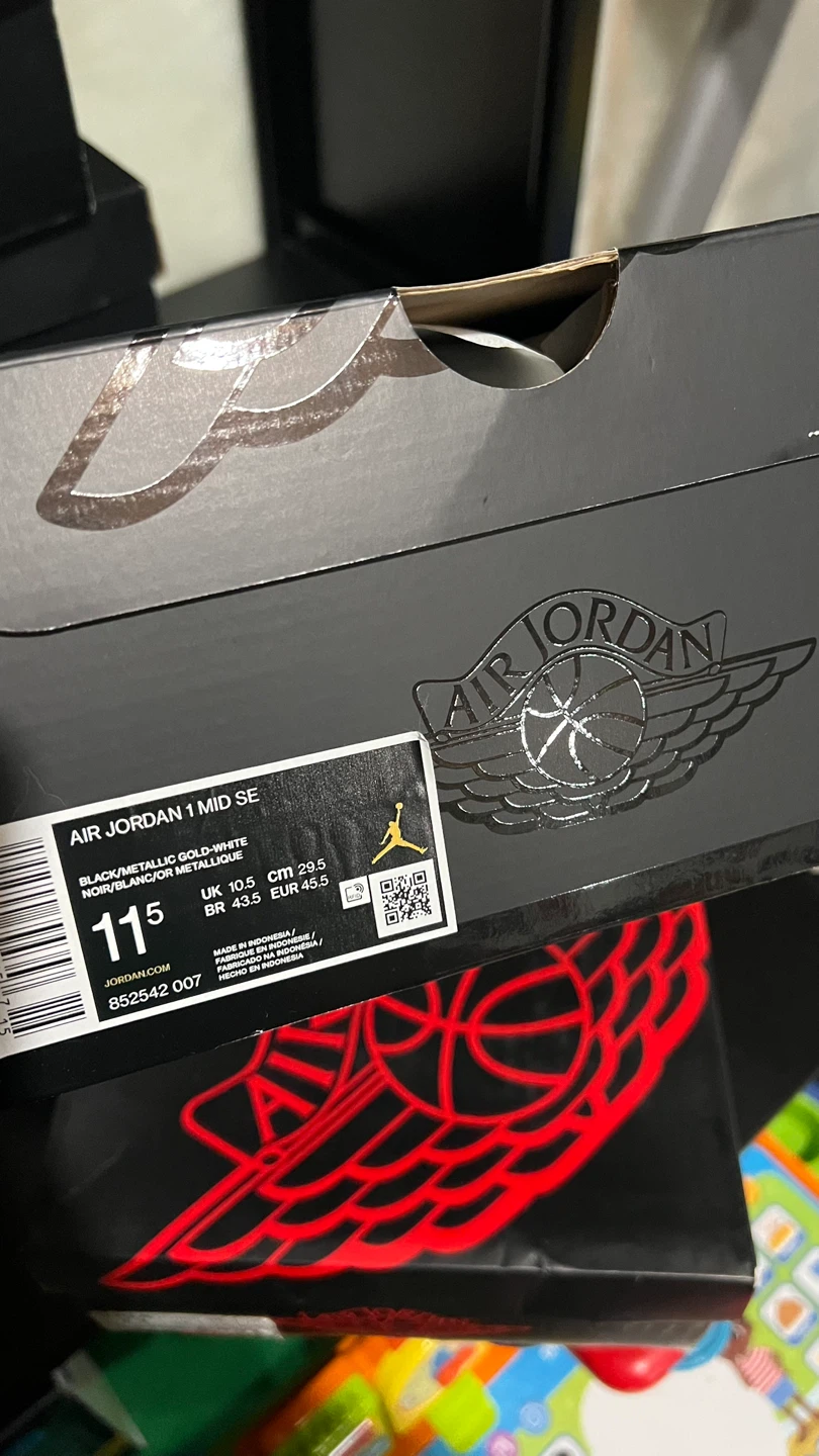 Air Jordan 1 Mid SE Black/Gold/White Size 11.5 - photo 5