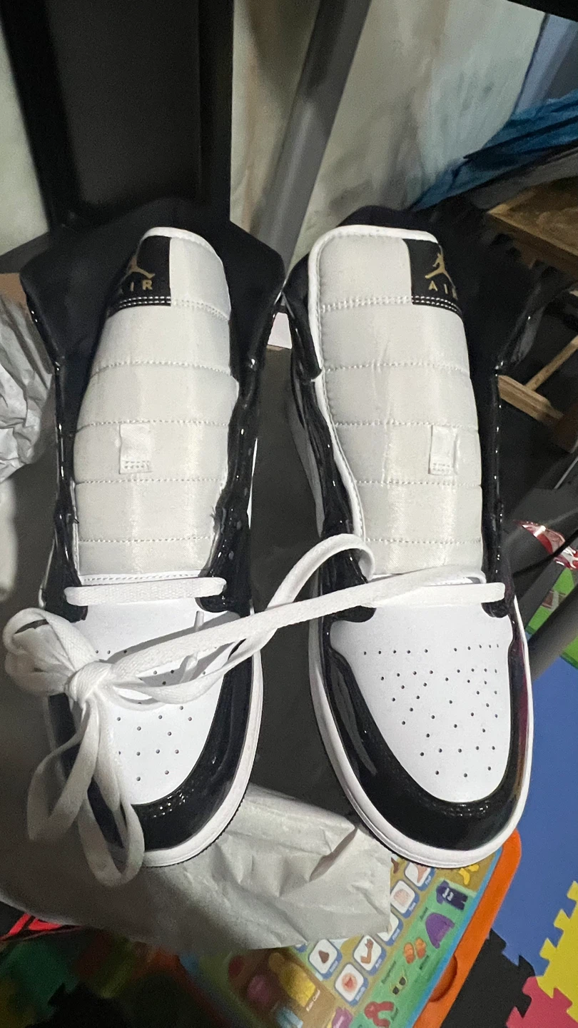 Air Jordan 1 Mid SE Black/Gold/White Size 11.5
