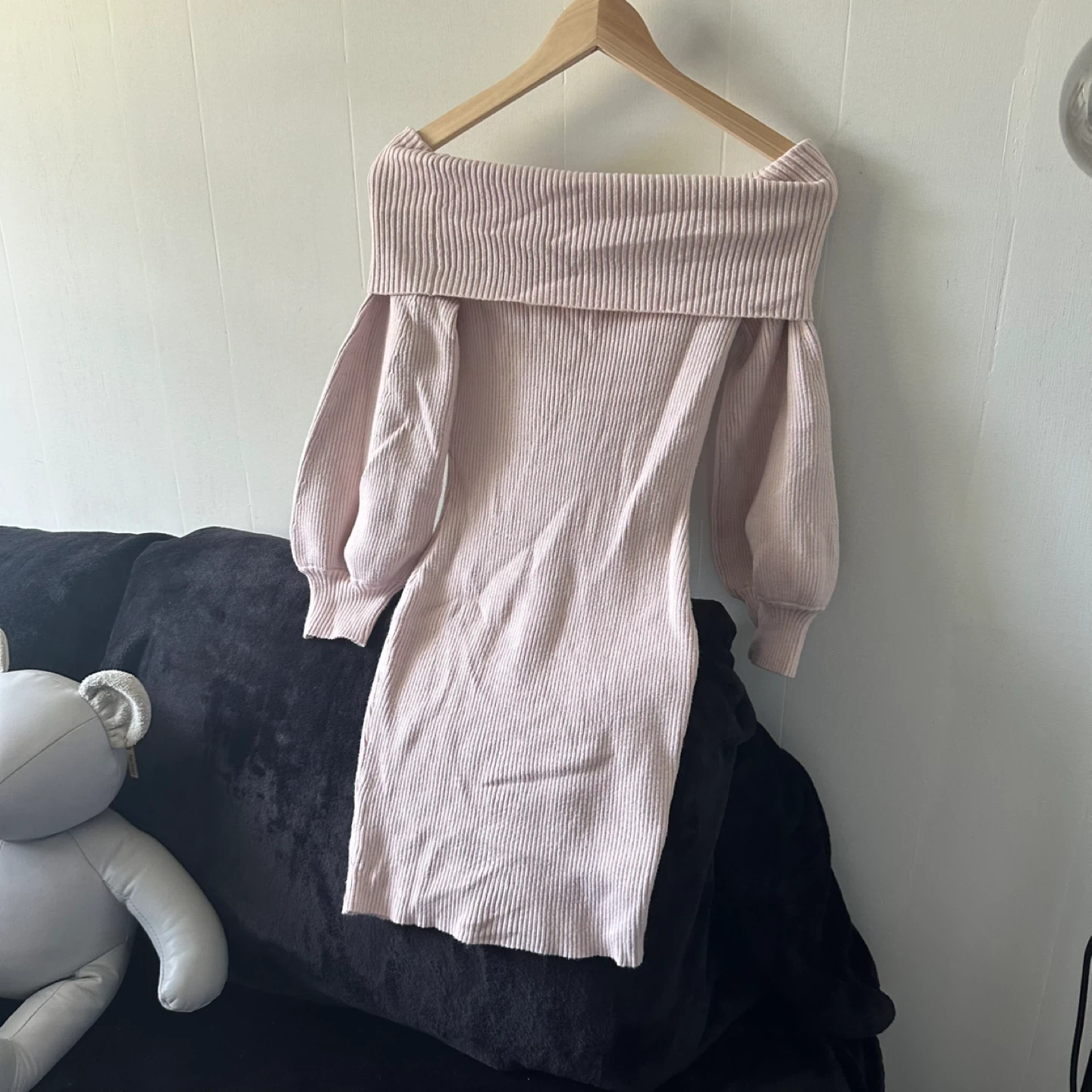 Soft pink off the shoulder knit mini dress - photo 4