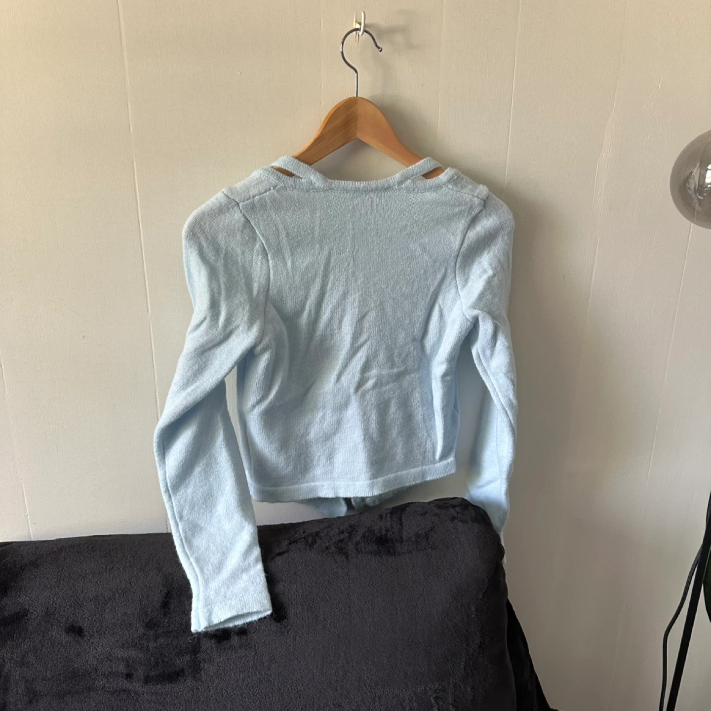 Blue cropped button-up long sleeve sweater with cutout neckline - photo 5