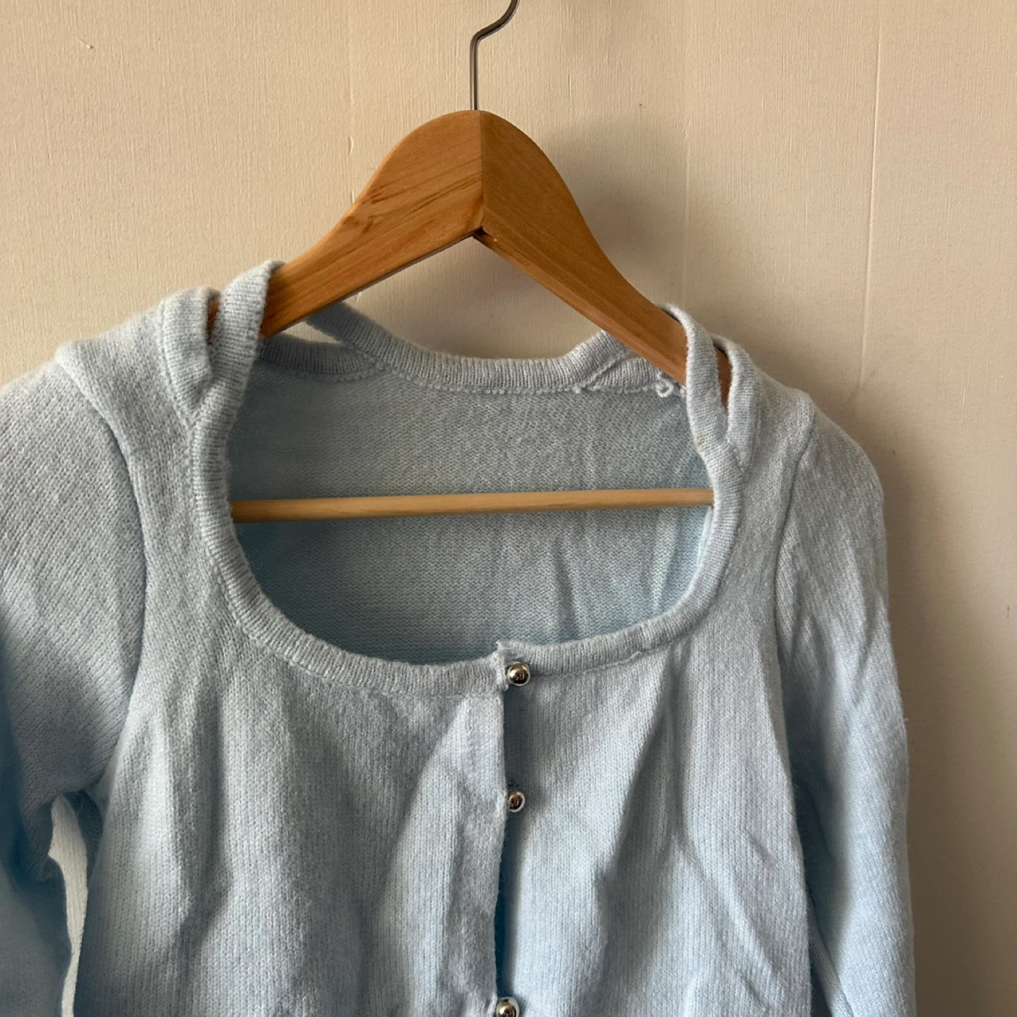 Blue cropped button-up long sleeve sweater with cutout neckline - photo 3