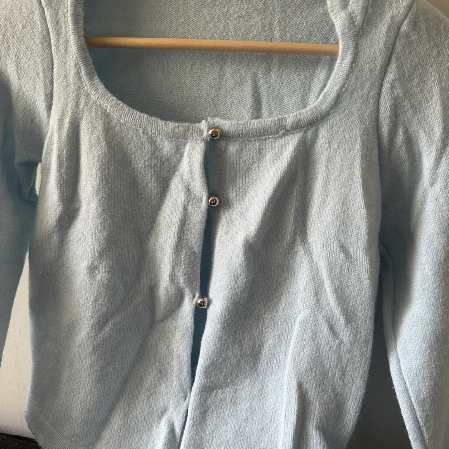 Blue cropped button-up long sleeve sweater with cutout neckline image indicator(4)