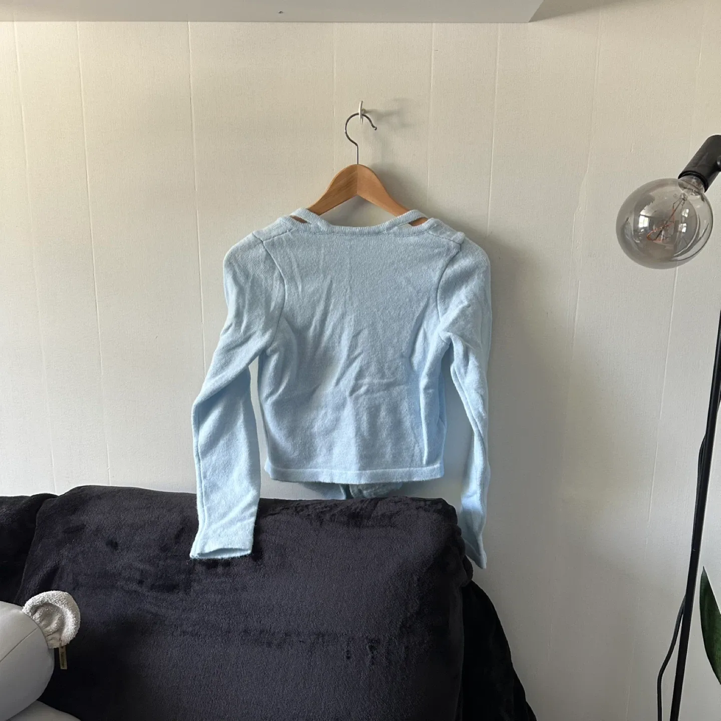 Blue cropped button-up long sleeve sweater with cutout neckline image indicator(7)