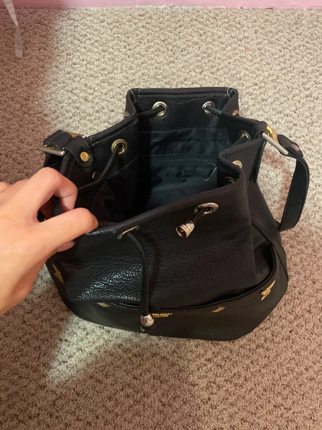 MCM Black Leather Bucket Bag image indicator(3)