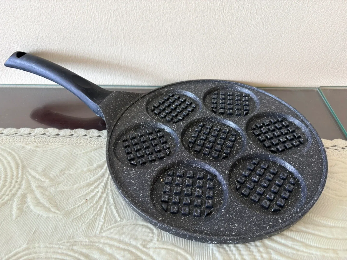 Nordicware Waffle Pan 🥕 image indicator(2)