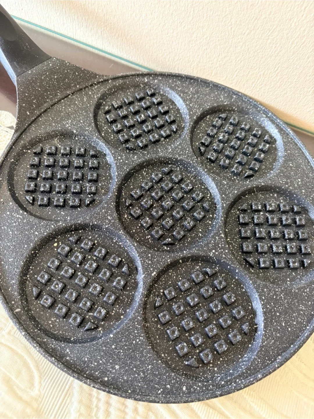 Nordicware Waffle Pan 🥕 image indicator(3)
