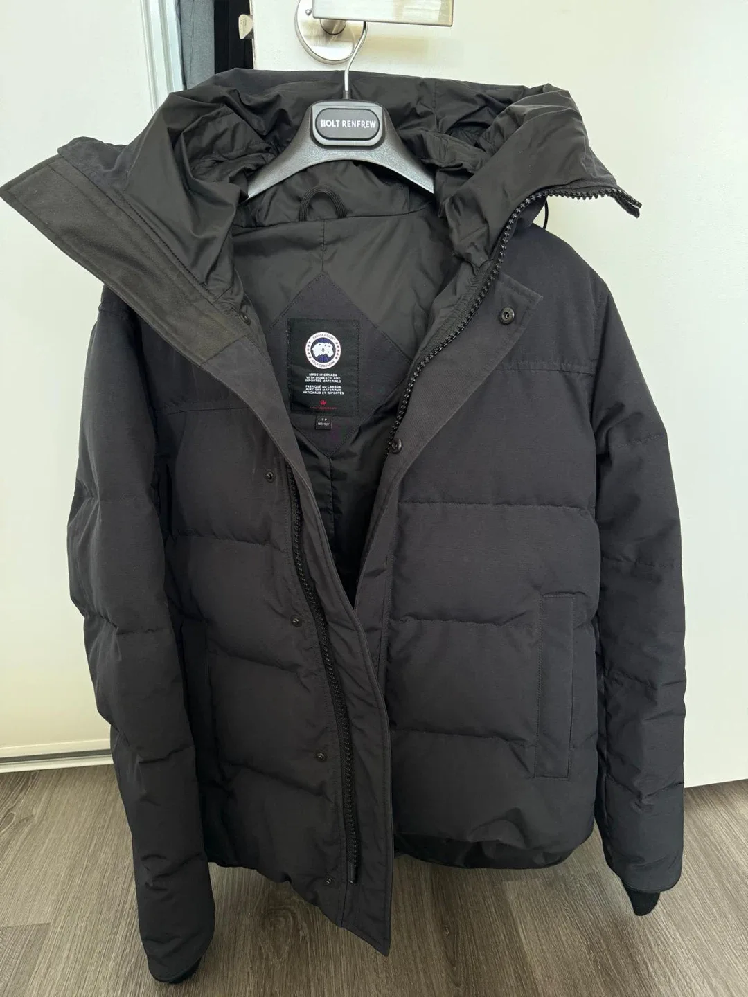 Canada Goose Puffer Jacket (Small) Good condition!! thumbnail