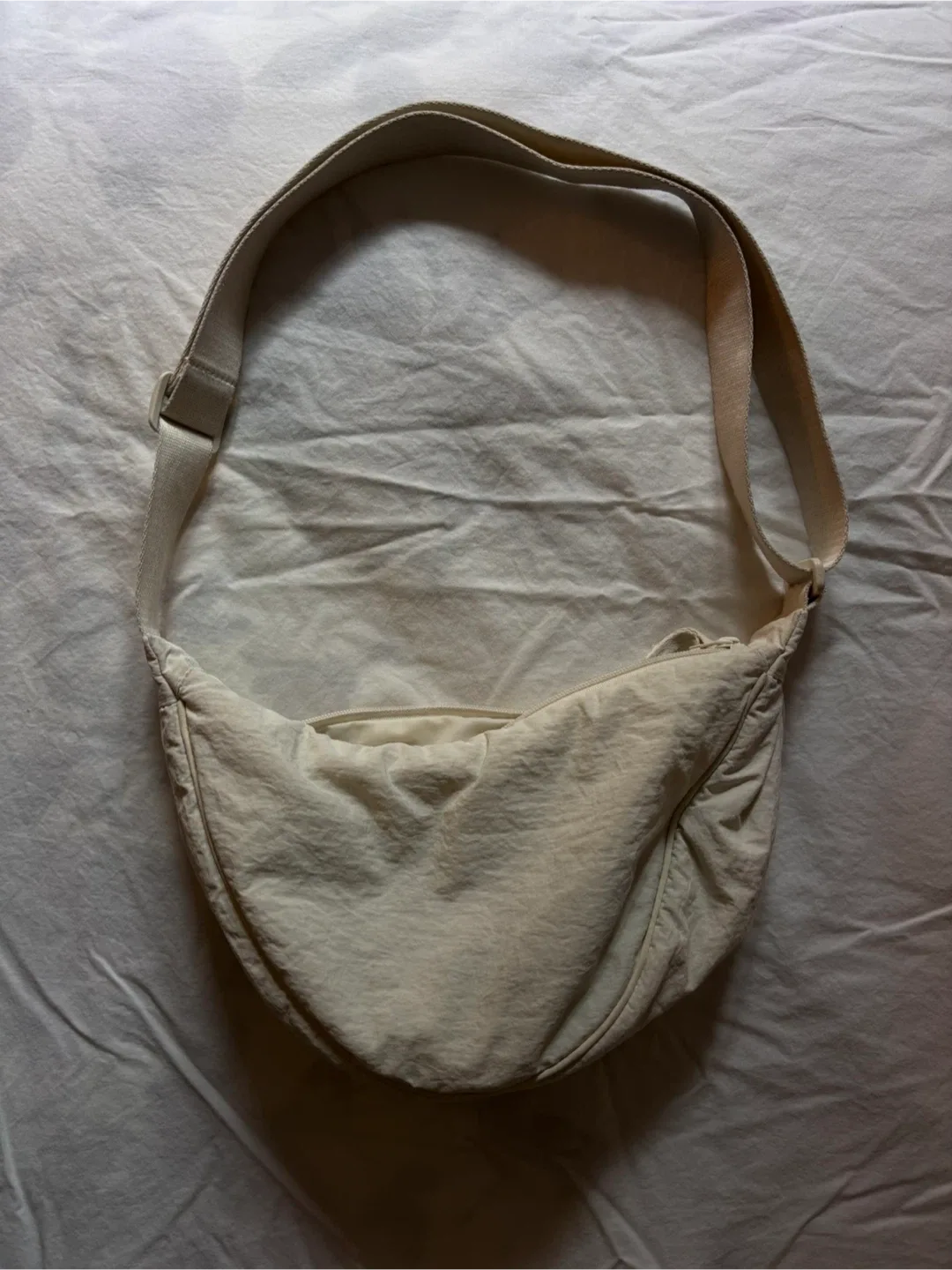 Uniqlo Moon Round Mini Shoulder Bag - Cream image indicator(3)