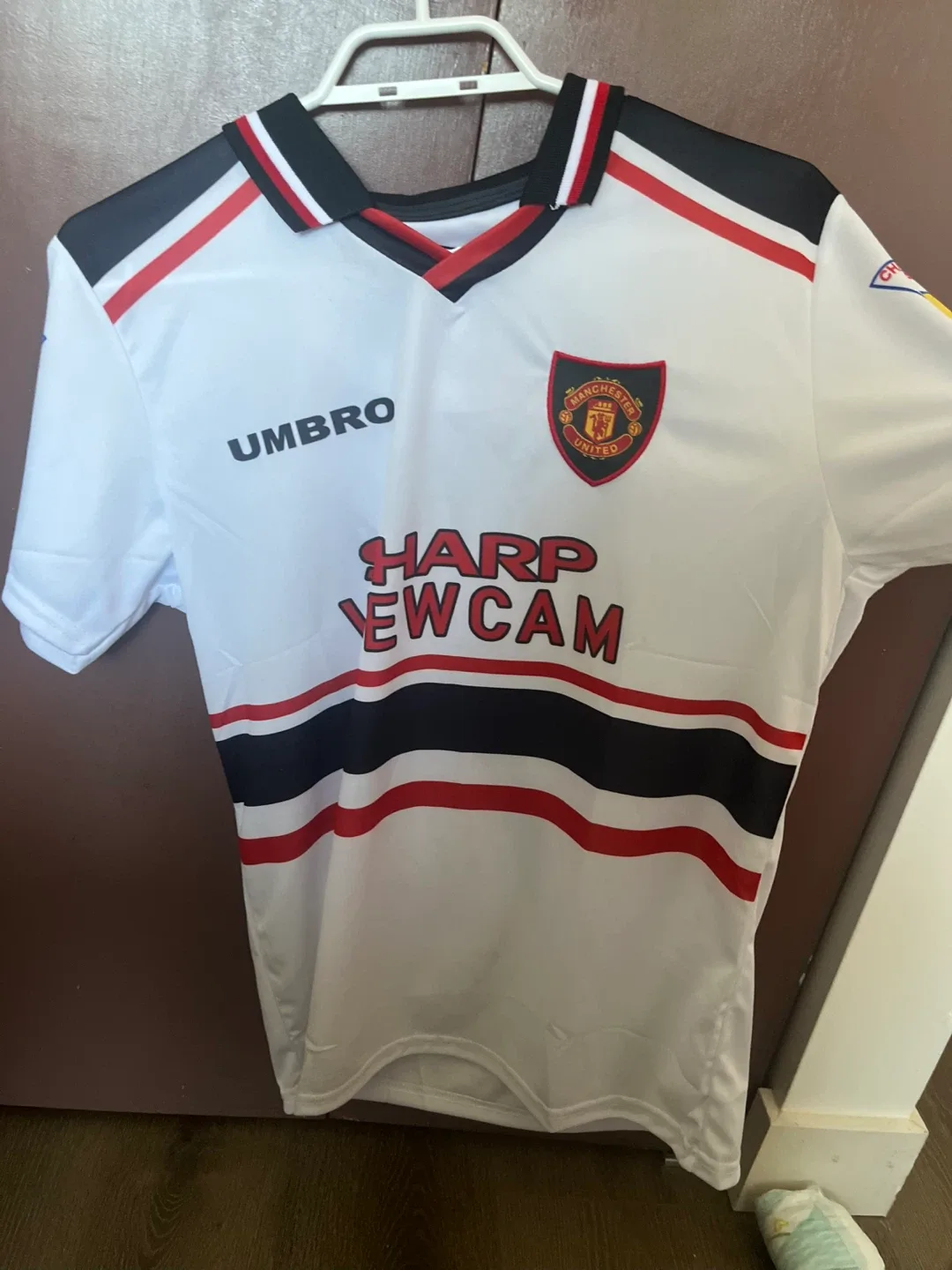 Umbro Manchester United 1996 Beckham Jersey - Size M thumbnail