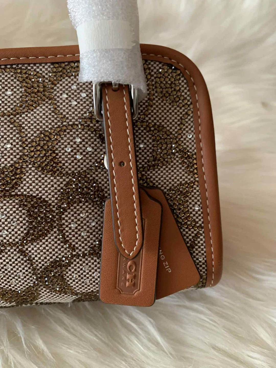 New Coach The Swing Zip Bag image indicator(2)