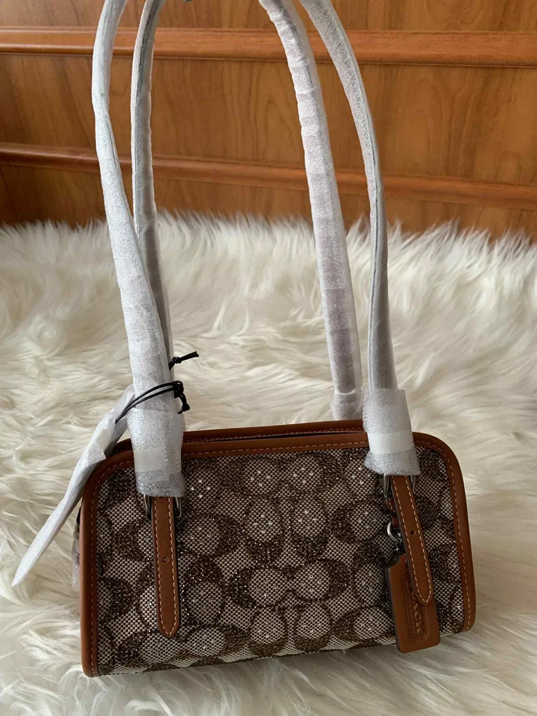 New Coach The Swing Zip Bag image indicator(4)