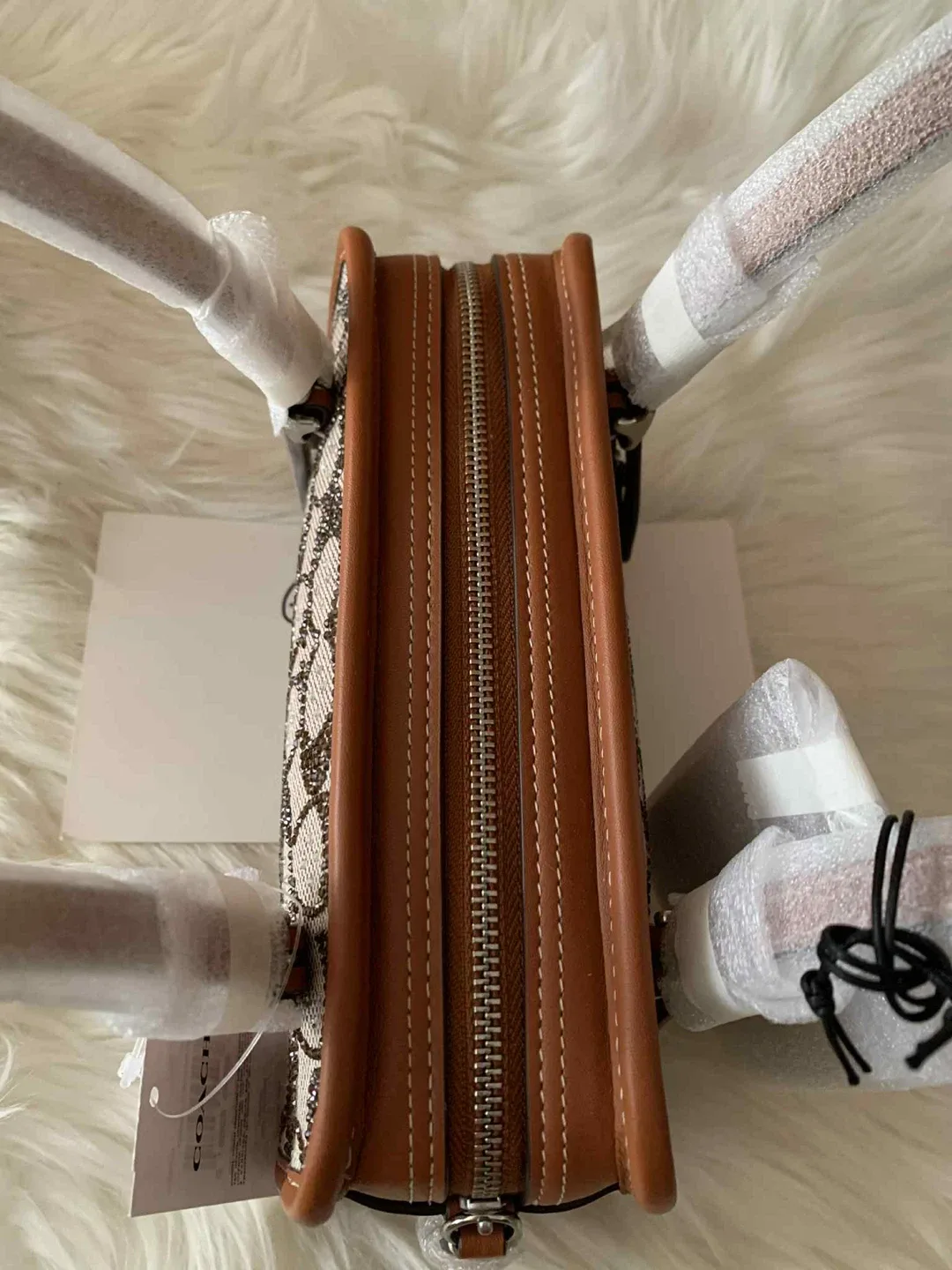 New Coach The Swing Zip Bag image indicator(6)