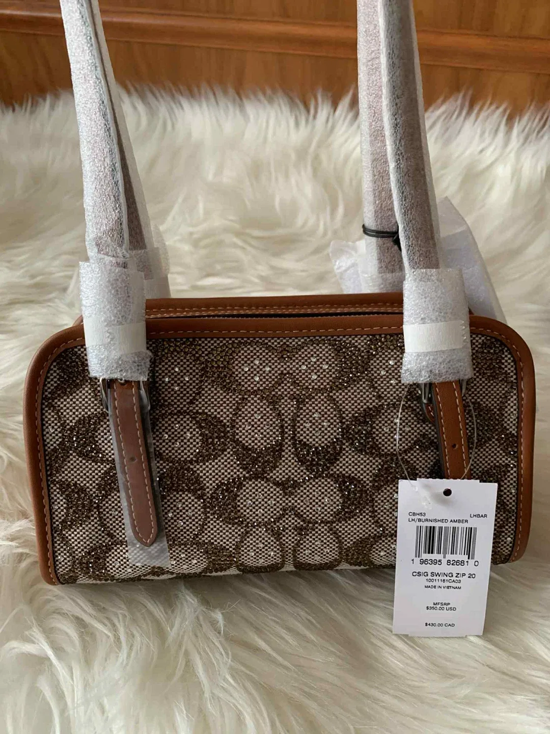 New Coach The Swing Zip Bag image indicator(8)