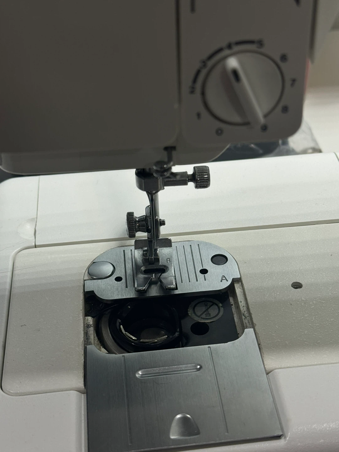 Singer 5050C Sewing Machine - photo 4