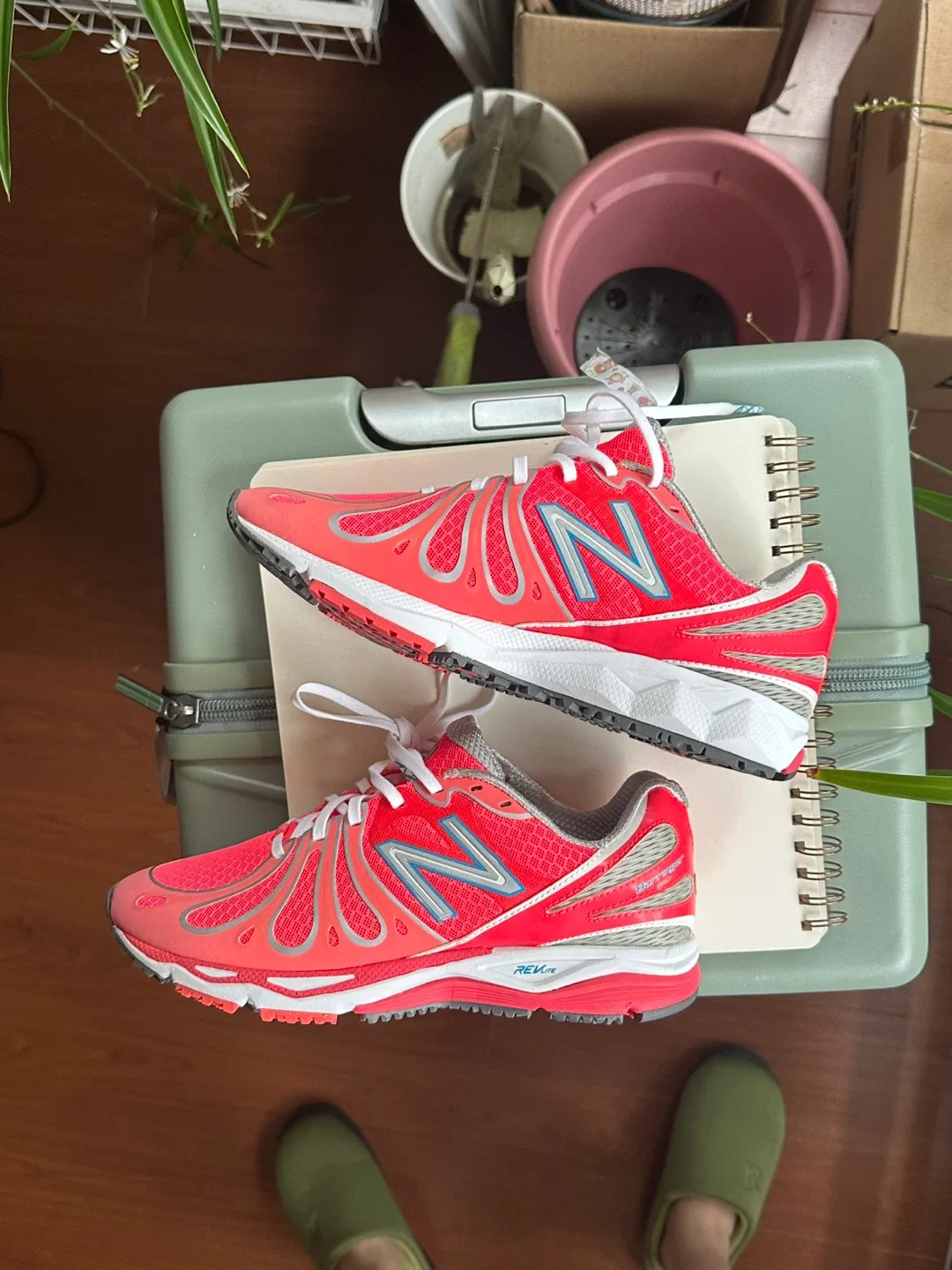 New Balance 890v3 Women's Running Shoes - Size 7.5 image indicator(4)