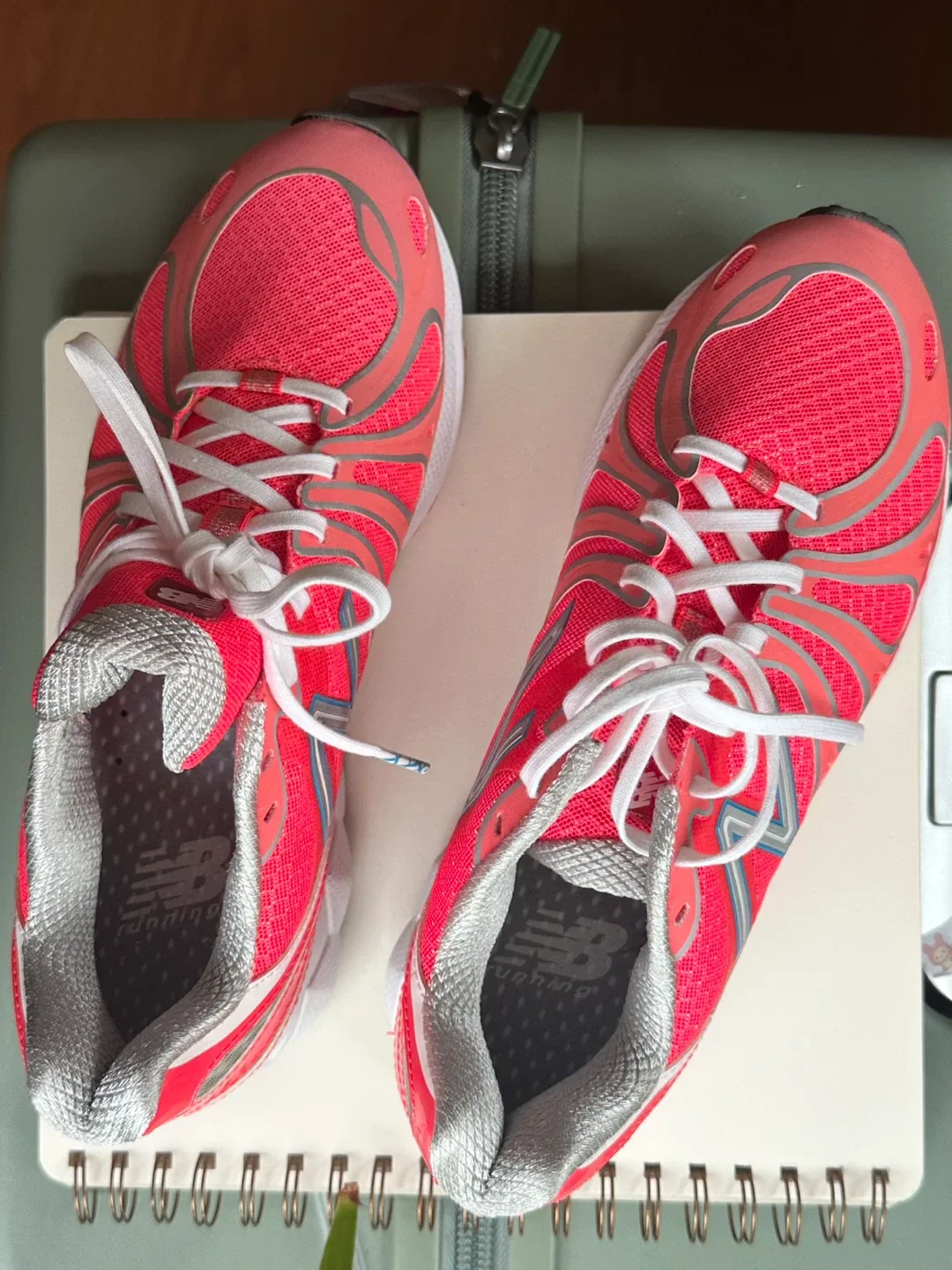 New Balance 890v3 Women's Running Shoes - Size 7.5 image indicator(2)