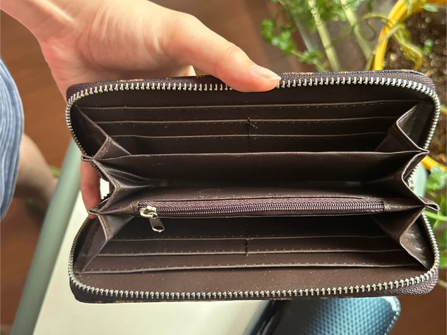 Two Wallets: Deshino & 205 Blancc image indicator(3)