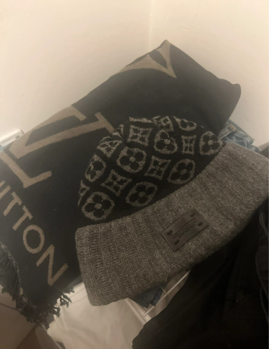Louis Vuitton Scarf - photo 2