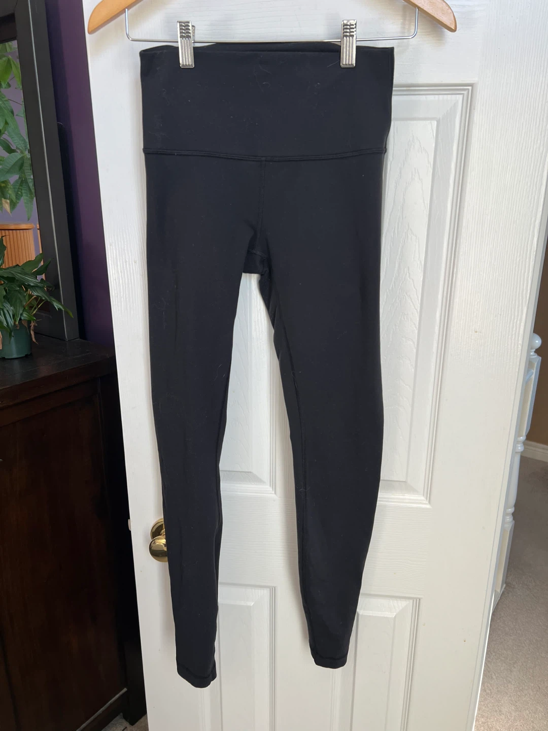 Lululemon Black wunder under Leggings - Size 6