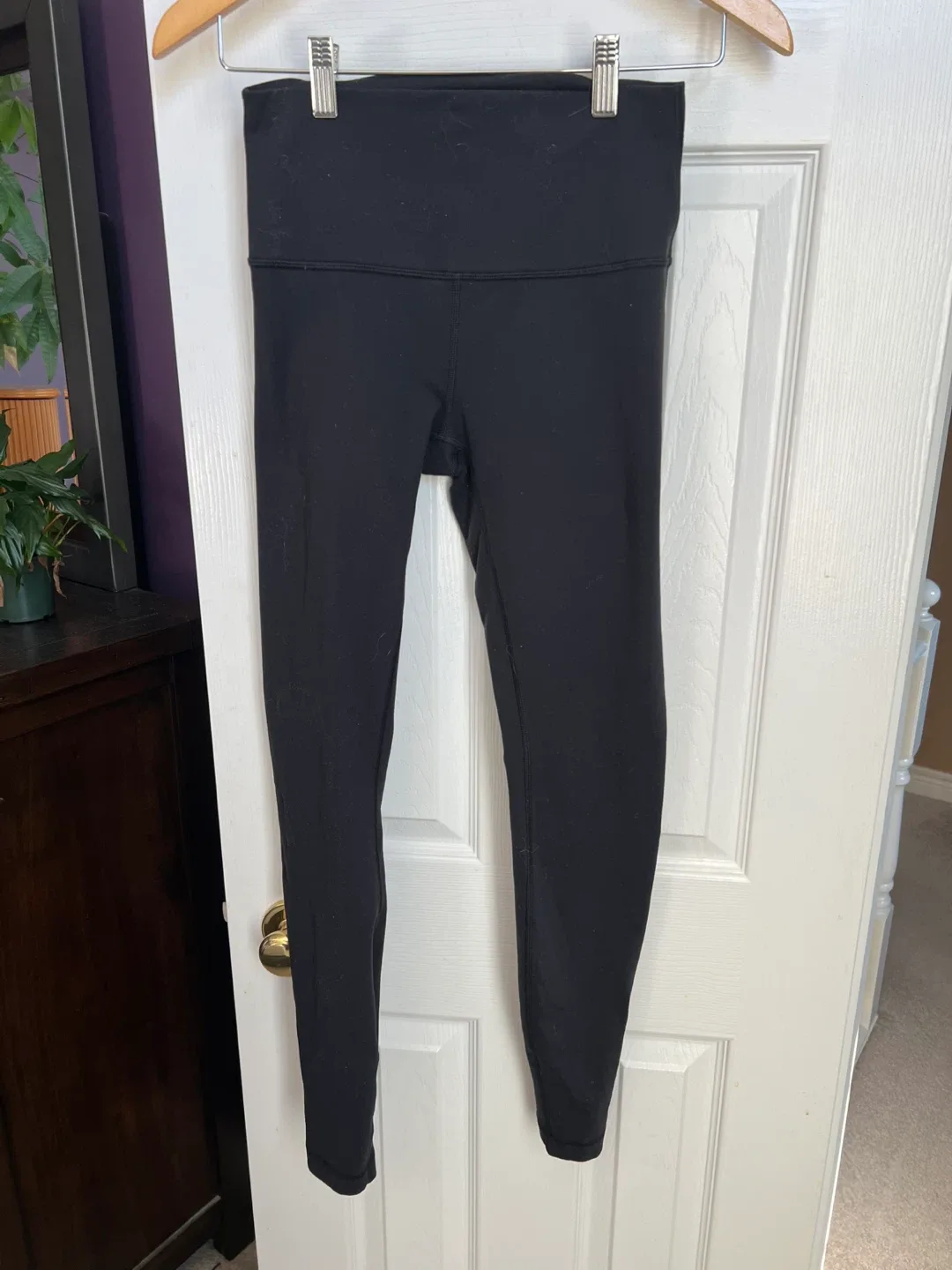 Lululemon Black wunder under Leggings - Size 6 thumbnail