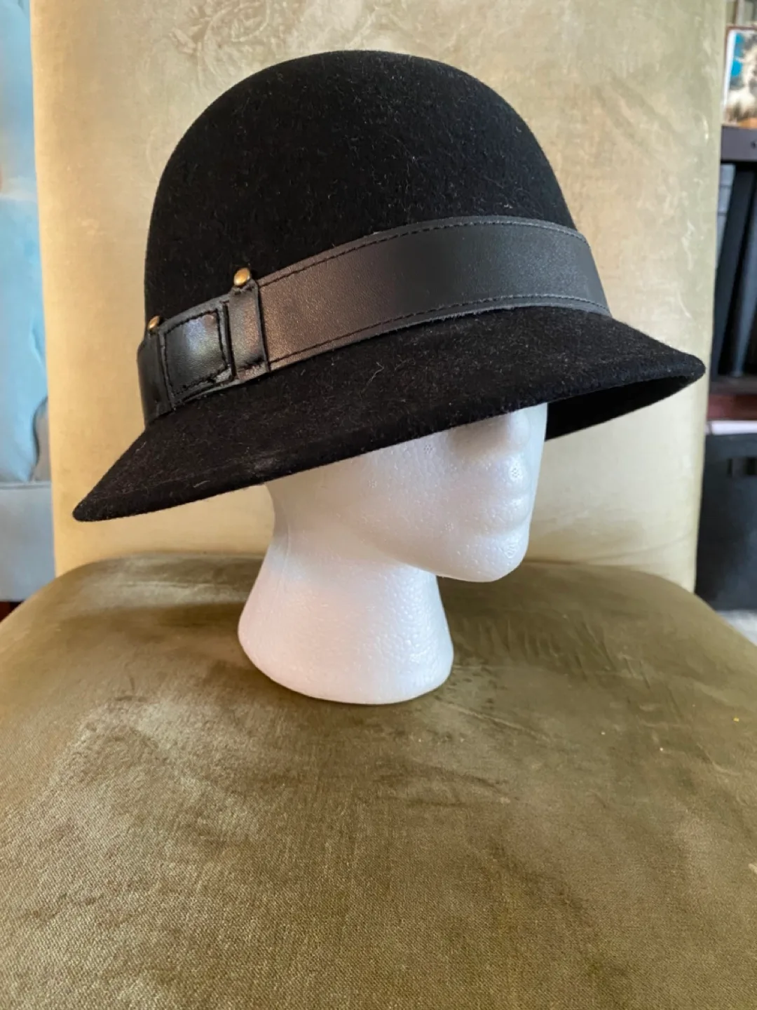 Lot of Felt and straw Hats image indicator(2)